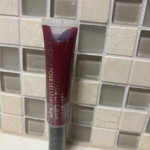 Bath & Body Works Violet Matte Lip Cream